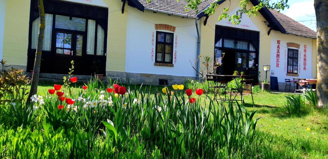 Kazmer Szallas - Gasthaus Varbalog Exteriör bild